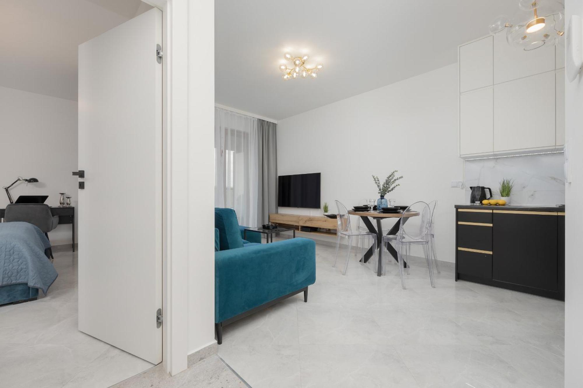 Apartment With Balcony & Parking In Warsaw By Noclegi Renters 외부 사진