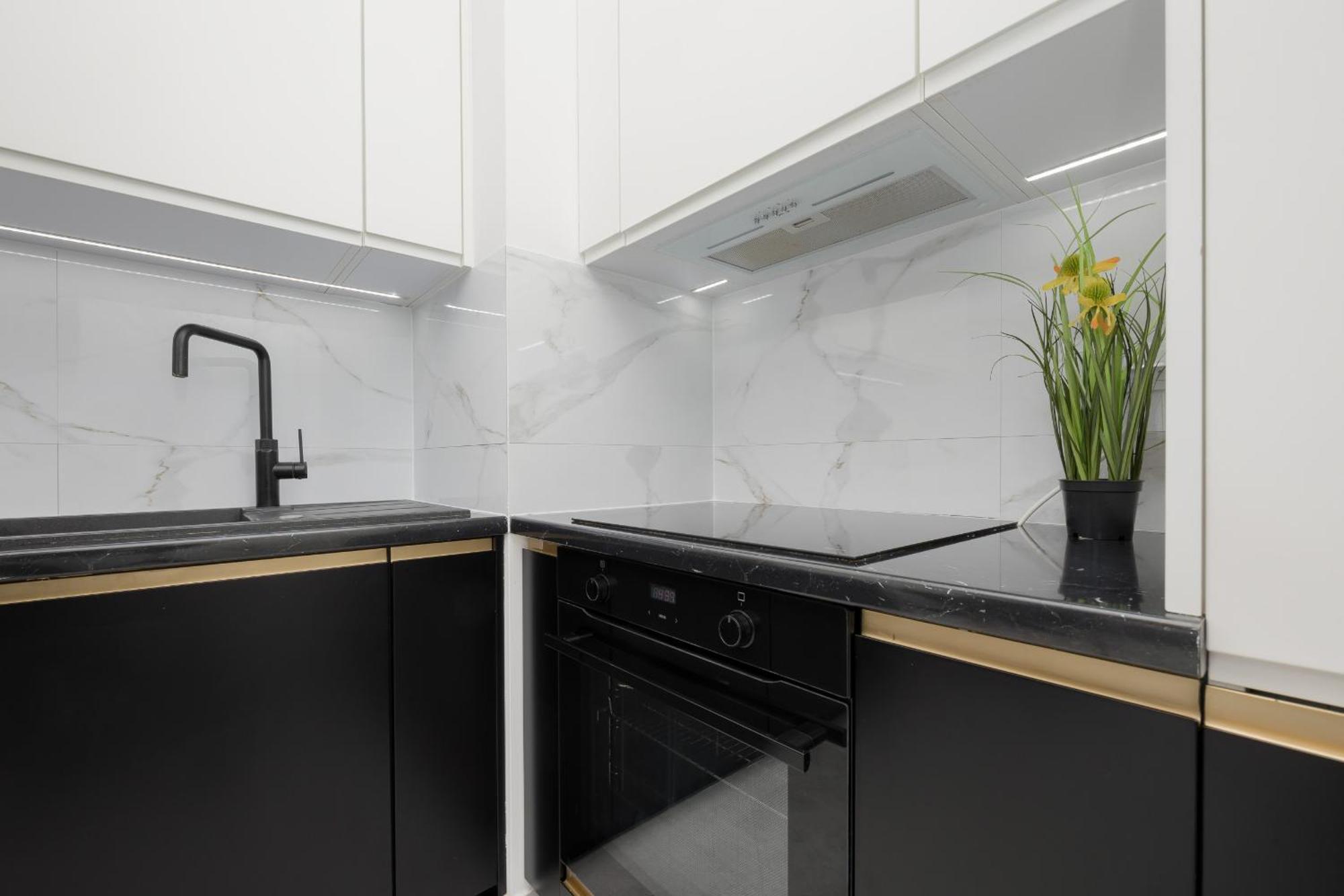 Apartment With Balcony & Parking In Warsaw By Noclegi Renters 외부 사진